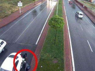 Motosiklet Duran Otomobile Çarptı