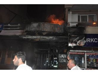 Kalaşnikofla Saldırmışlardı, Şimdi De Molotof Attılar