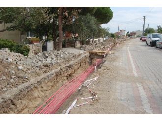 Çardak Beldesinde Havai Hatlar Yer Altına Alınıyor