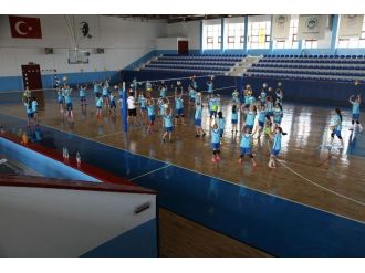 Geleceğin Voleybol Yıldızları Odunpazarı’nda Yetişiyor