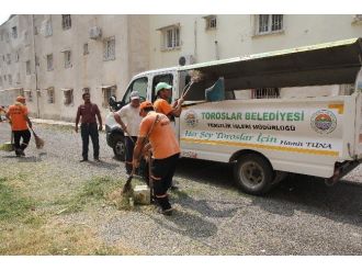 Toroslar’da Boş Arsalar Temizleniyor