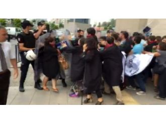 İstanbul Adliyesi Önünde ’Avukat’ Gerginliği