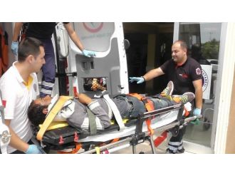 Pikapın Çarptığı Genç Yaralandı