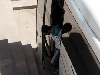 Kck Operasyonunda Yakalanan Şahıslar Adliyeye Sevk Edildi