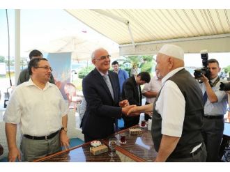 Büyükşehir’den 47 Arıcıya 235 Kraliçe Arı Desteği