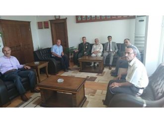 Şehit Ailelerinden Alay Komutanına Hayırlı Olsun Ziyareti