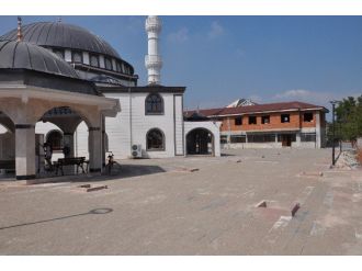 Emir Sultan Camii’ne Çevre Düzenlemesi