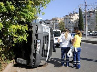 Kaza Yapan Zırhlı Araçta Mahsur Kaldılar