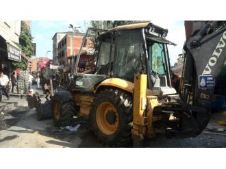 İş Makinesine Bile Saldırdılar