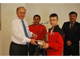 Avrupa Şampiyonu Halterciden Bartın Valisi’ne Ziyaret