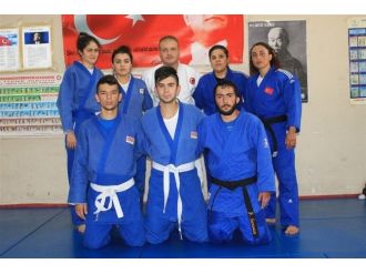 İşitme Engelli Judocular Avrupa Şampiyonasına Hazırlanıyor