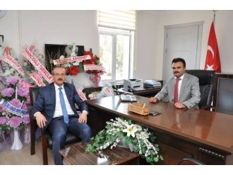 Vali Seddar Yavuz Eşme Kaymakamına Hayırlı Olsun Ziyaretinde Bulundu