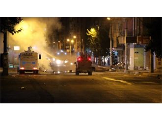 Diyarbakır’da Caddeyi Kapayan Göstericilere Polis Müdahalesi!