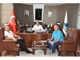 Üzülmez Konuklarını Makamında Ağırladı