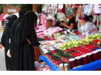 (Özel Haber) 6 Asırlık Çınara Arap Turist Akını