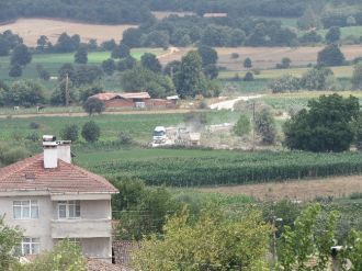 Köylüler Maden Kamyonlarının Yolunu Kapattı