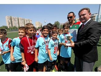 Miniklerin Futbol Turnuvasında Dostluk Kazandı