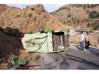 Çöp Toplama Aracı Devrildi: 4 Yaralı