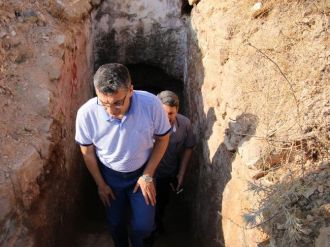 Kale Eteğindeki Kaya Mezarlar Turizme Kazandırılıyor