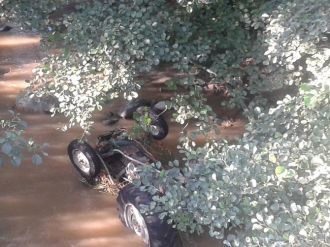 Traktör Sel Sularına Kapıldı