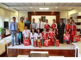 Kick Boksculardan Vali Azizoğlu’na Ziyaret