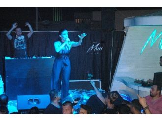 İrem Derici Tatilcileri Coşturdu