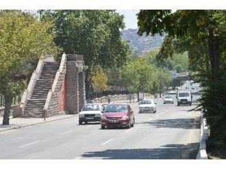 Etlik Caddesi’ndeki Üst Geçit Tamamen Yıkıldı