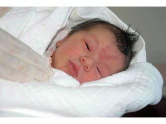 Bahçeye Terk Edilmiş Bebek Bulundu