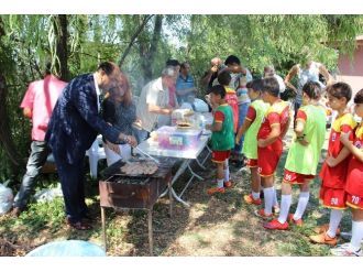 Gülüç Yaz Futbol Okulu Mangal Partisi İle Sona Erdi