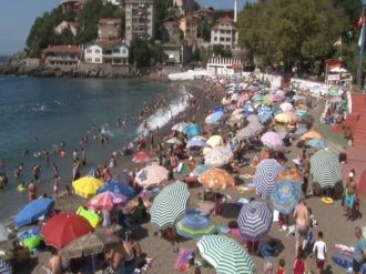 Sıcaktan Bunalan Vatandaşlar Plajlara Akın Etti