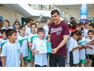 Yüzme Okulunu Bitirenlere Sertifikaları Verildi