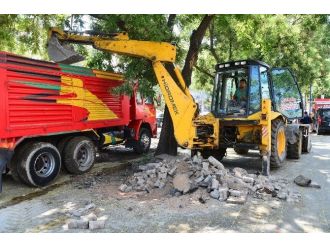 Büyükşehir’den Kaldırım Çalışmalarına Devam