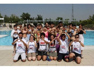 Yenimahalleli Çocuklar Havuzda Buluştu