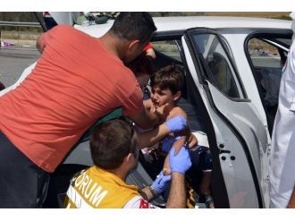 Otomobil Kafa Kafaya Çarpıştı: 8 Yaralı