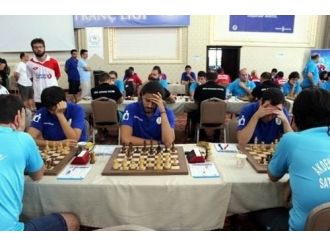 Kayseri Şeker Satranç’ta Da Zirvede Yarışıyor