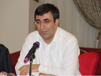 Bakan Yılmaz Gazetecilerle Bir Araya Geldi