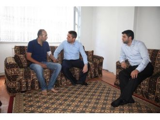 Ak Parti İstanbul İl Başkanı Temurci, Saldırıda Yaralanan Sinan Öztunç’u Ziyaret Etti