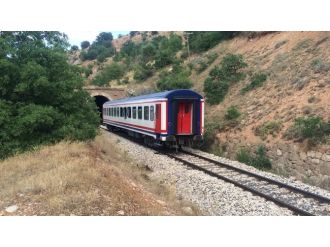 Yük Trenine Bombalı Saldırı: 2 Yaralı