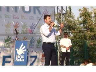 Demirtaş: Barış İsteyen Bu Meydana Baksın