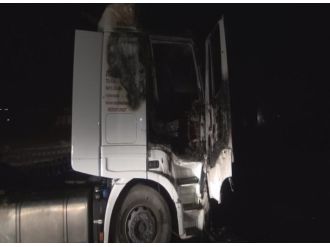 Molotof Atılan Tırını Gözyaşları İçerisinde İzledi