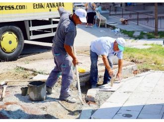 Gölbaşı’nda Parklara Yaz Bakımı