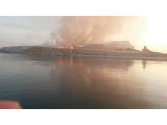 Çarpanak Adası’ndaki Yangın Söndürüldü