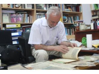 Yüzlerce Yıllık Dergilerin İlk Sayılarını Topluyor