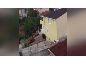 Teröristler Ve Polis Arasındaki Çatışma Kamerada