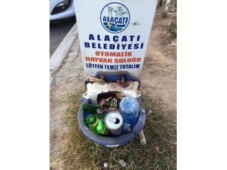 Su Kaplarına Çöp Attılar, Hayvanlar Susuz Kaldı