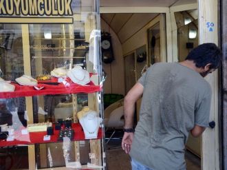 Kuyumcudan Altın Diye İmitasyon Takı Çaldılar