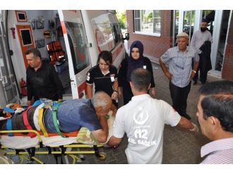 Traktör Devrildi: 2 Yaralı