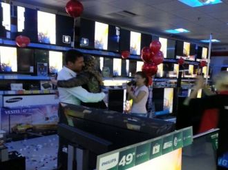 Alışveriş Merkezinde Sürpriz Evlenme Teklifi