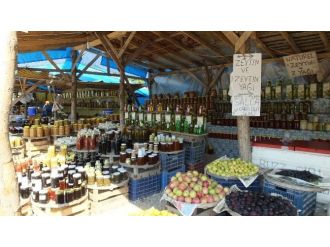 Edremit-balıkesir Yolunda Köylü Pazarı