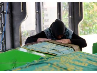 Aydın Ailesi Gözyaşları İçinde Toprağa Verildi